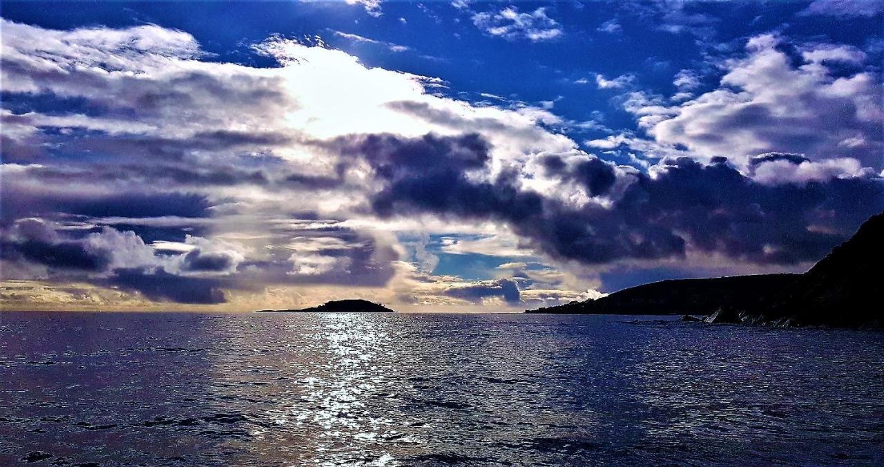 Schooner Point Guest House ルー エクステリア 写真
