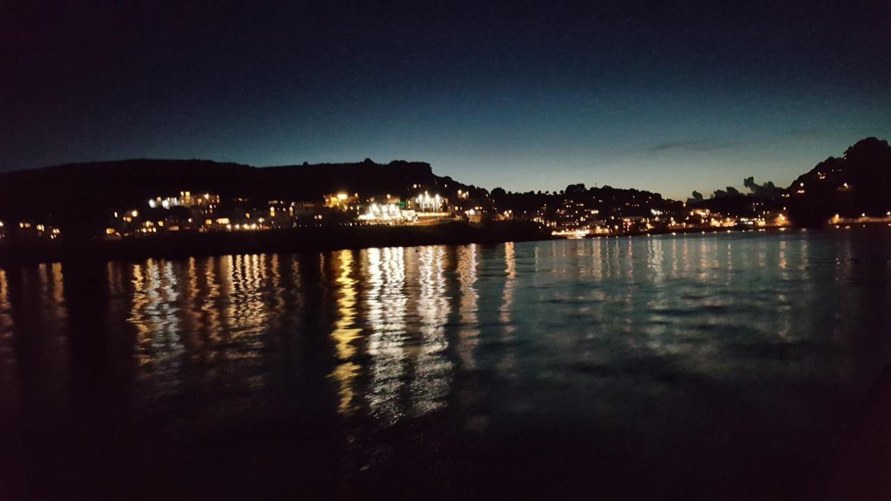 Schooner Point Guest House ルー エクステリア 写真