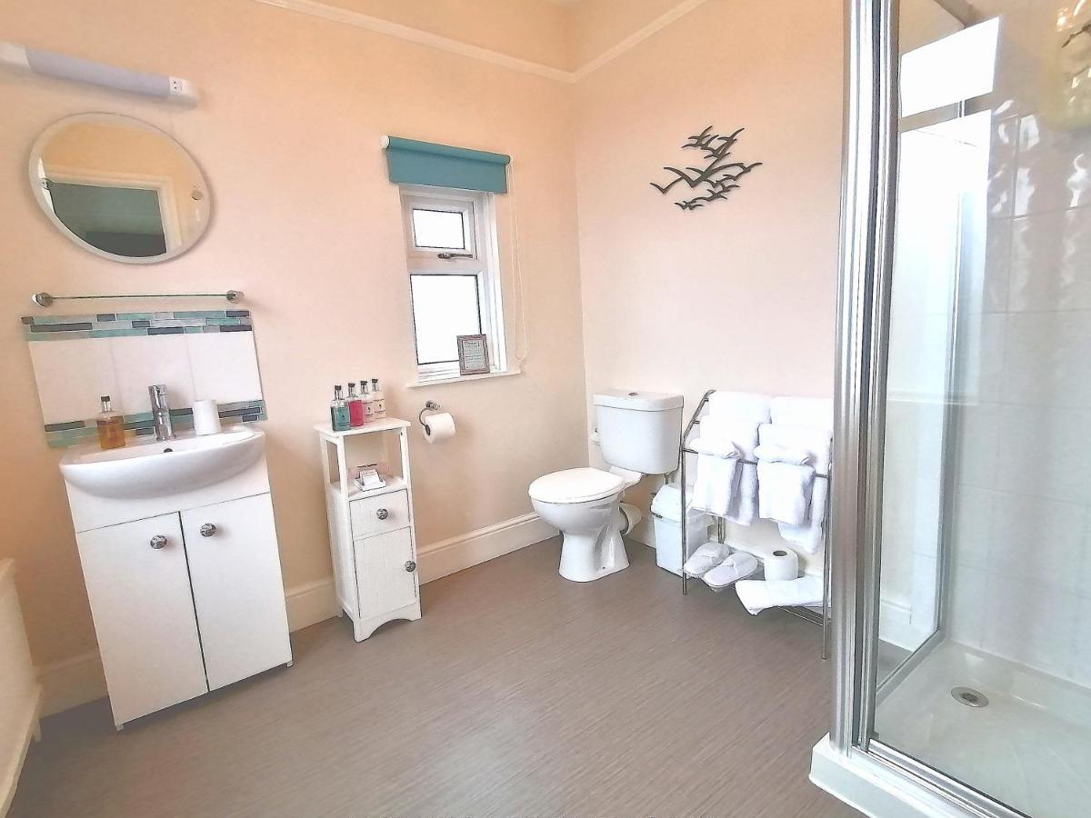 Schooner Point Guest House ルー エクステリア 写真