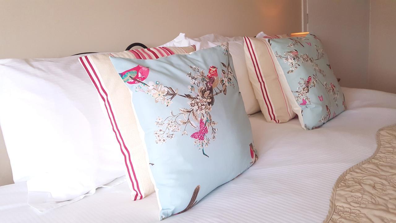 Schooner Point Guest House ルー エクステリア 写真